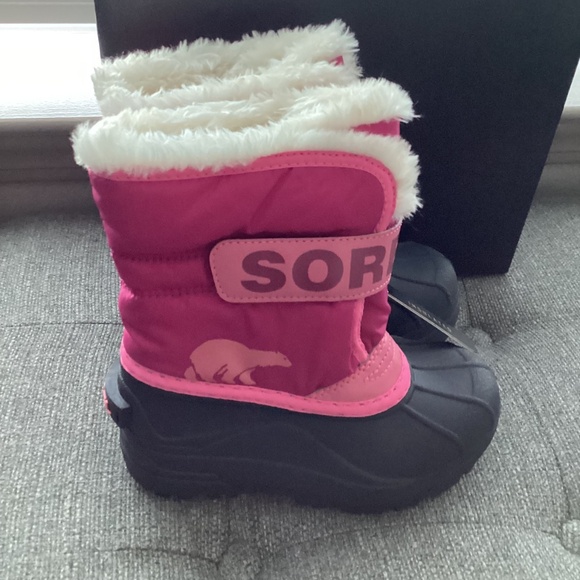 Sorel Kid's Snow Commander Cold-Weather Boots, size 11 - Picture 1 of 11